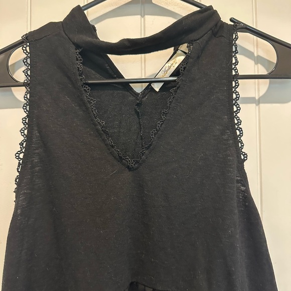 Women’s black sleeveless top - Picture 2 of 2